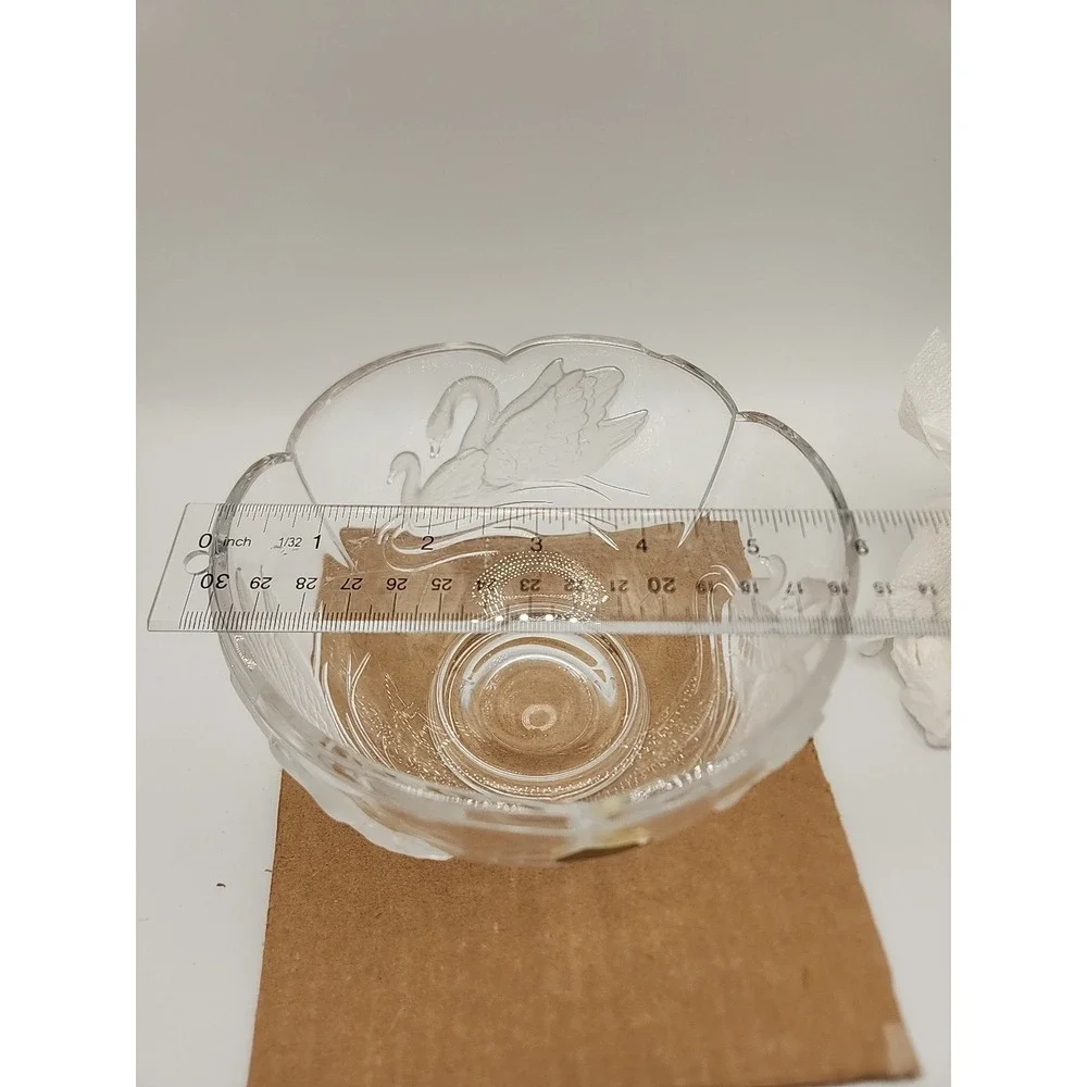 24% Lead Crystal Bowl With Embossed Frosted Swan Design Teleflora France
